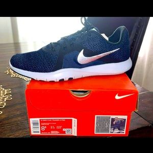 Selling athletic female Nike shoes.